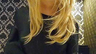 A cross-dressing boy changed from naked to full-body tights and masturbated excitedly