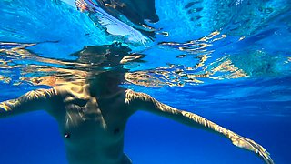 Stunning Girl Swims Nude on Public Beach