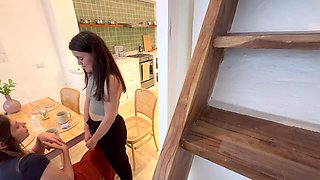 Mi chica de limpieza me da lastima por eso me la follo