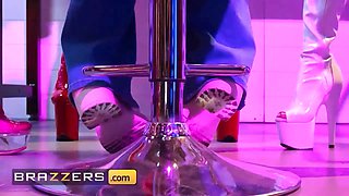 Brazzers - stunning waitress dan dangler becomes a inviting starlet with help from vet strippers