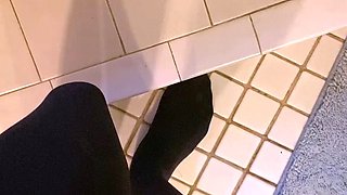 Amateur Foot Fetish Girlfriend Sucks and gives a Footjob