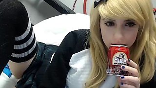 Amateur blonde fucking in stockings on video