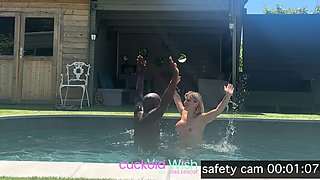 Lumacarie Gets Fuck at Swiming Pool