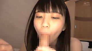 清楚な美女たちが潤った舌で男の乳首舐めて手コキで射精に追い込む