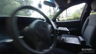 Als Verkehrssaenderin Mit Dem Cop Gefickt - Outdoor POV blowjob and handjob by the cop car