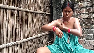 Desi Village Bhabhi Sucked Land While Bathing And Drank Land Kapai