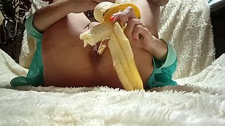 Crazy mom crushes a banana in her pussy with a mixer and eats it