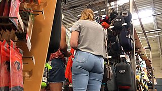 candid pawg blonde tight jeans shopping