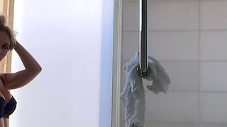 home made amateur blonde Masturbating