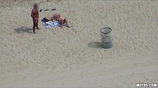 Greatest perk of living by the beach is picking up fit horny coeds