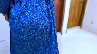 Indian Hot Mallu Aunty Big Ass Fucked in Bed Room When She Was Stuck Under Bed