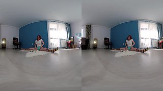 Lissared Does Gymnastic - Solo Model Flexible Naked Yoga