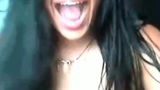 Singaporean MercyJane shows her sweet pussy on webcam