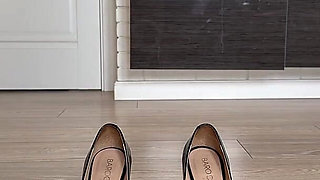 Pumps off, Power on - High Heels Rip off