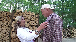Gangster met with stranger and got her pussy pounded outdoor