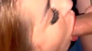 Ficamos Presas Com 4 Gostosos Na Cela Ao Lado E Fizemos Uma Fila De Boquete.