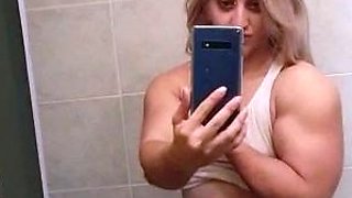 Amateur Latina Milf Masturbates on Cam
