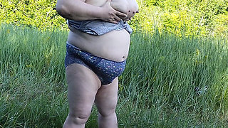 Stepmom Undressed in the Park and Staged a Pissing