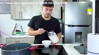 Hetero Curioso In Mi Vecino Timido Vino A Pedir Azucar A Mi Casa Y Termino Clavandome Su Verga En Mi Culo Grande