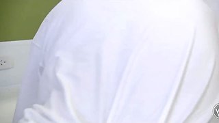 Stunning cougar Angela White incredible adult scene