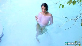 Amy Anderssen gets wild with her tits & pussy in the pool