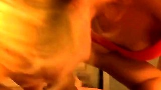 Dansk milf giver en blowjob og modtager en ansigtsbehandling