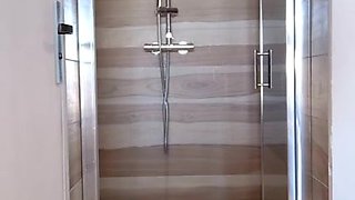 Glamour french wife in the shower