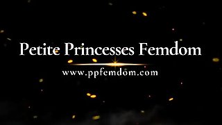 Cute amateur blonde teen Nishe pussy fucked in the car