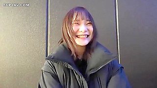 [first Time Shooting] [face Revealed] Full Of Smiles! A Cool Beauty Amateur With A Clean Look. Good Sensitivity, Rare Pink Beautiful Breasts. A Big Cock Insertion Turns Her Into A Maiden