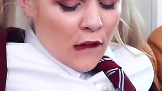 Teen gets her pussy eaten and sucks cock