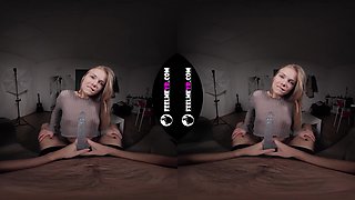 Virtual Reality Fuck Luise Wixx With Big Plastic Dick