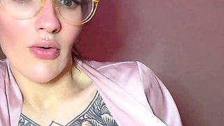 Brunette Solo Webcam Masturbation