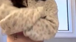 Brunette Solo Webcam Masturbation