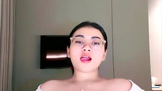 Kakak Tiri Sedang Masturbasi Di Kamar