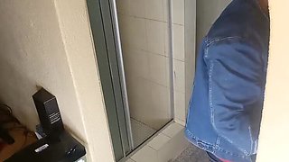 Petite South African babe Sparowdox gives deep throat blowjob in bathroom