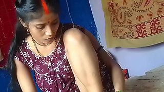 Indian bhabhi applies color to hear legs Indian desi bhabhi