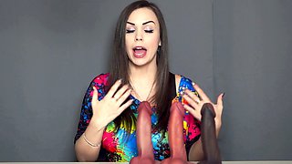 Close up amateur beauty uses her toy to masturbates