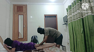 Boy takes advantage of old pickup scheme to Desi doctor girl