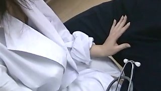 Uncensored asian MILF doctor sucks pacient