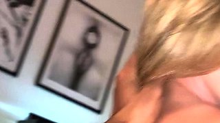 Webcam Crazy Blonde fingers herself live