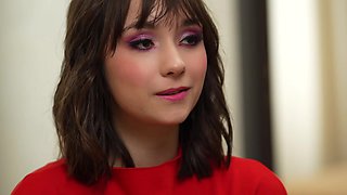 Little Foxy helps to beat boredom... - Jacquie et Michel TV