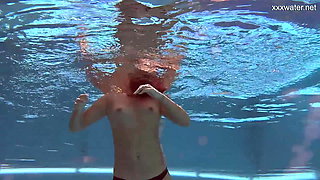 Puzan Bruhova – sexy underwater submerged teen