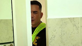 I surprise my stepbrother on me in the shower my stepparent nearly detects us fucking😈🔥