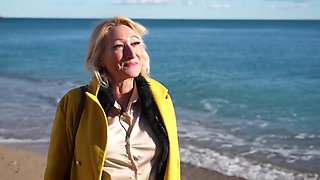 Oney, 23, a very cerebral young woman from Aix... - Jacquie et Michel TV