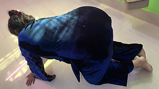 Egyptian Big Ass & Big Tits Hot Muslim Stepmom Stuck Under Bed & Gets Anal Fuck From Stepson