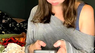 Cute amateur webcam teen girl toying pussy on webcam