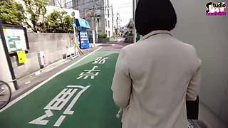 Public Ripple - a Sensitive Cutie Shows Her No-hands Trick on a City Acme Walk Chapter-1