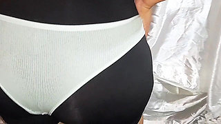 Probandome Prendas Intimas