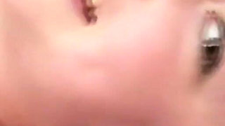 Young Amateur Housewife Girl Masturbates Her Pussy on the Washing Machine
