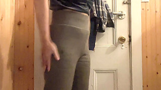 Hana Take a Cup Water Clean Her Pussy in the Bathroom